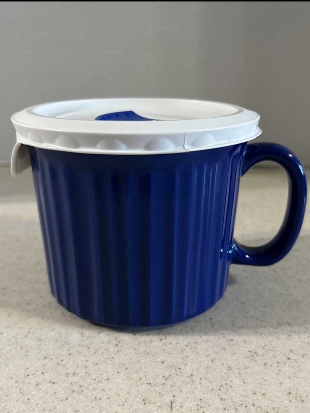 CORNING WARE COLOURS STONEWARE 20 OZ -591 ML BLUE SOUP MUG W/ VENTED PLASTIC LID